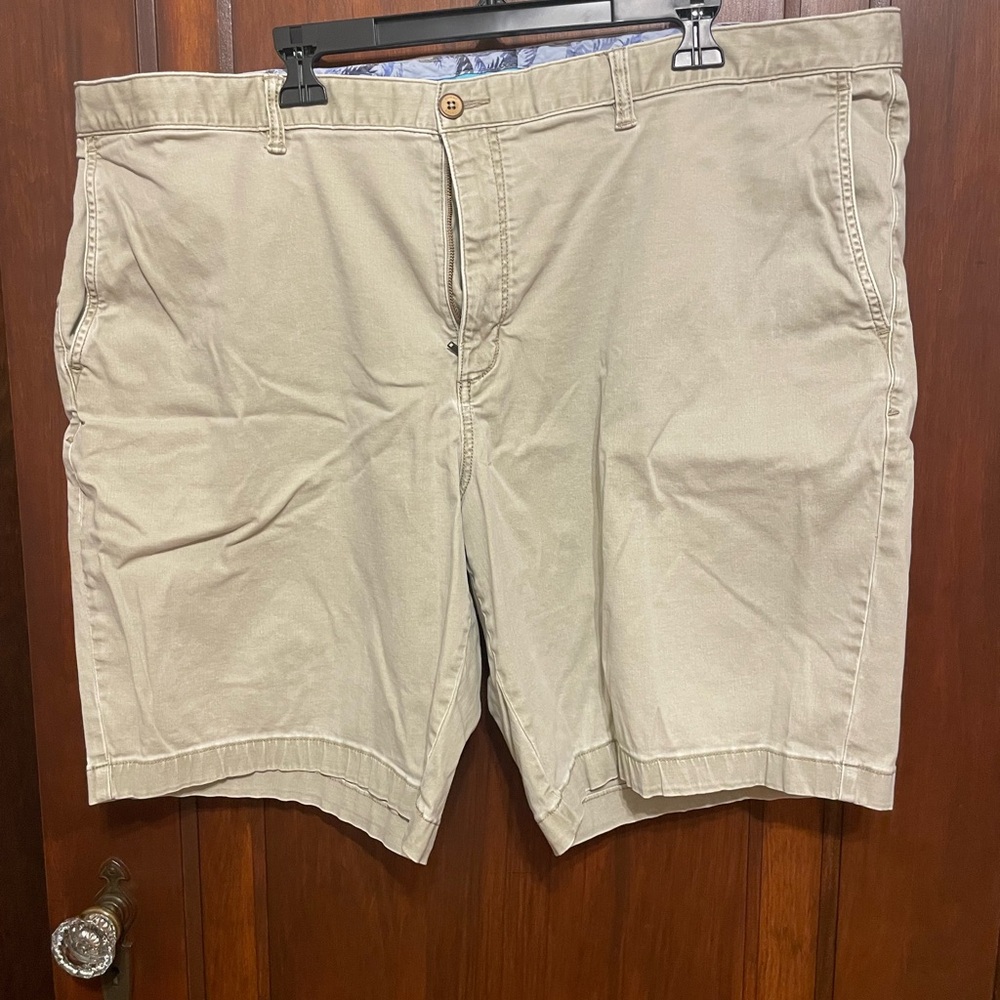 Tommy Bahama Khaki and Blue Patterned Shorts 46RG